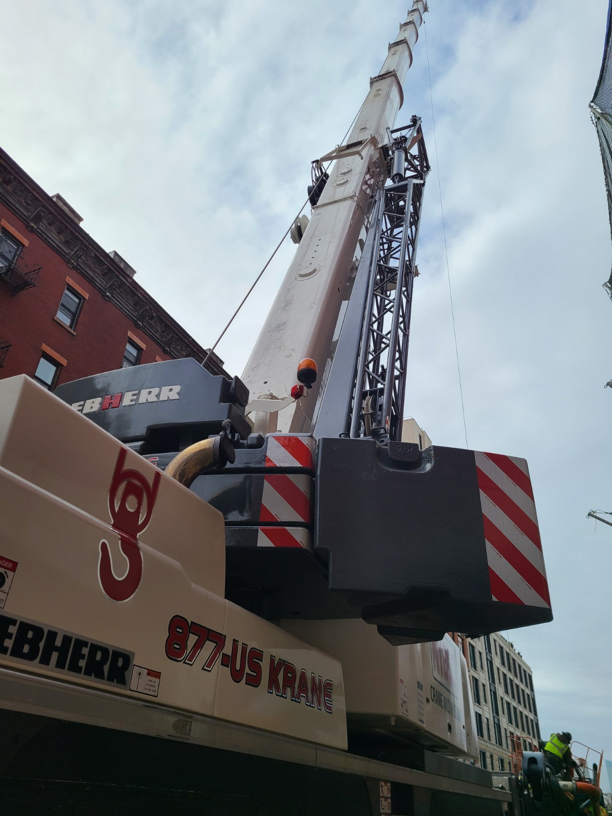 Liebherr LTM 1220 model photograph from published documentation